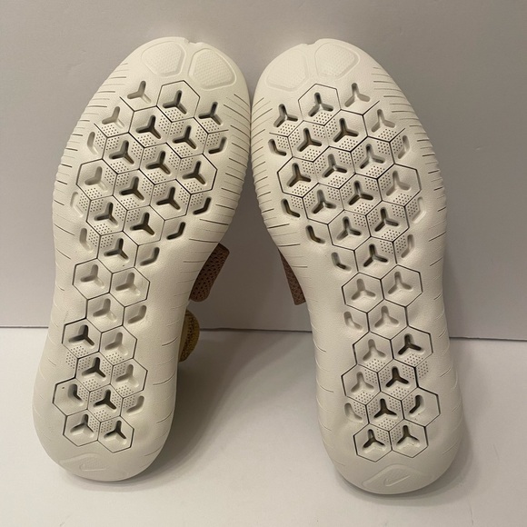 Nike Free RN Motion Flynit 2018 Golden Beige Women’s 10.5 Men’s 9 Athletic Shoe - Picture 13 of 14